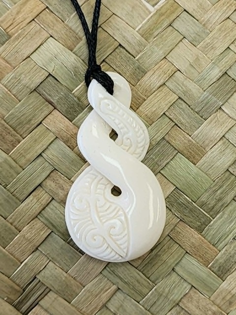 Bone Carving Pikorua Twist Pendant